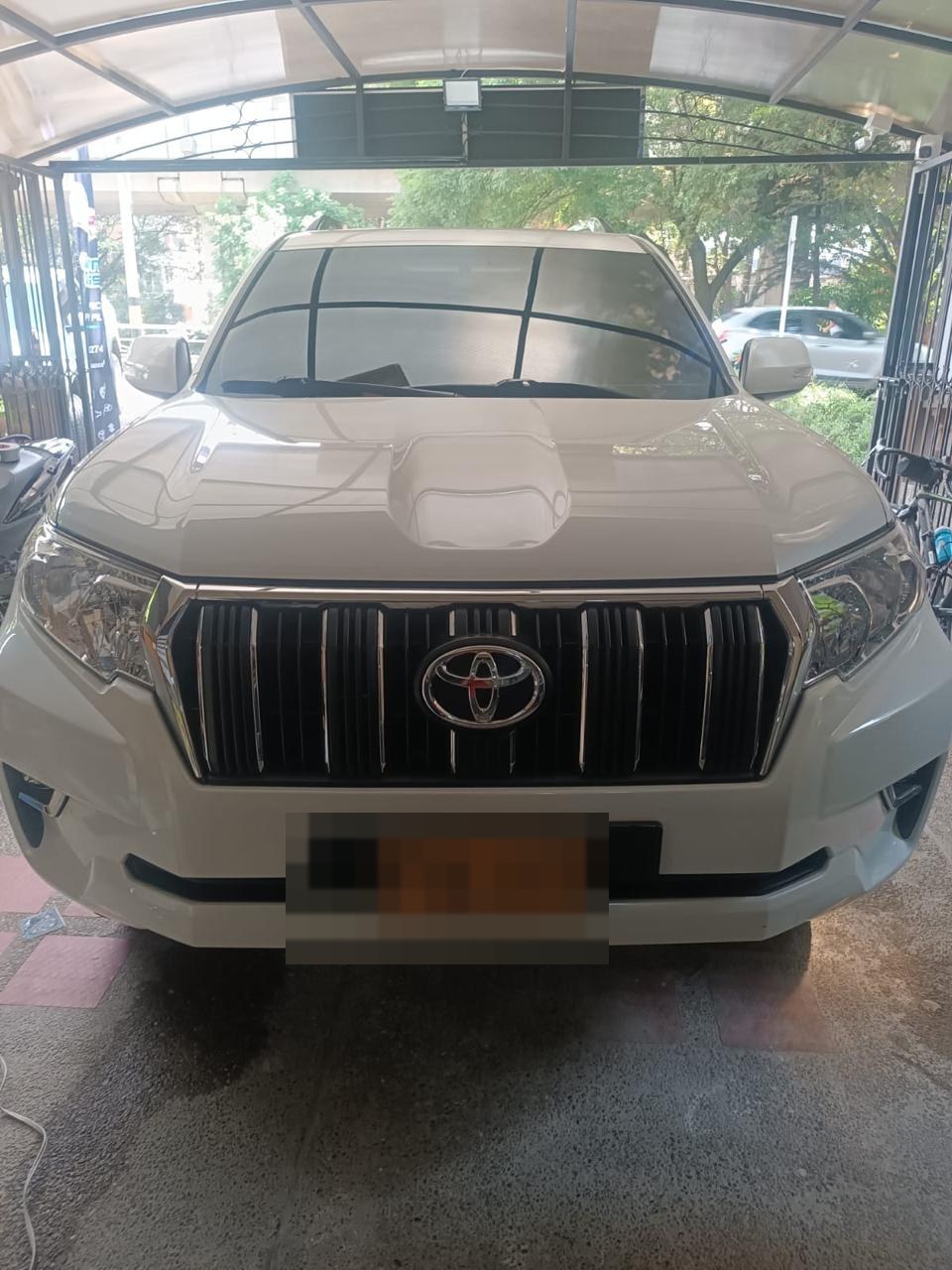 Toyota Prado — servicio de vidrios y películas